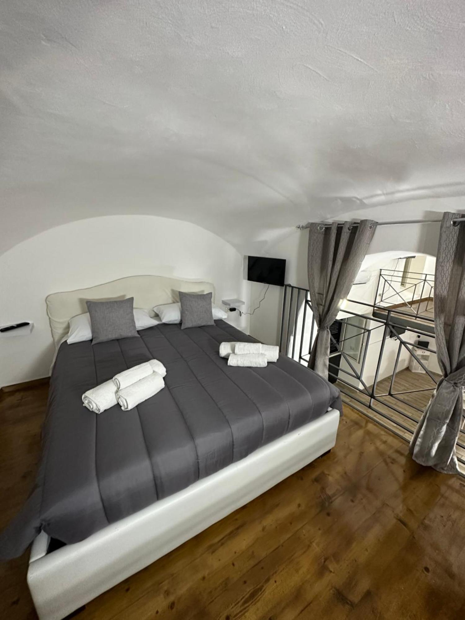 Aurora House Apartment Napoli Bagian luar foto