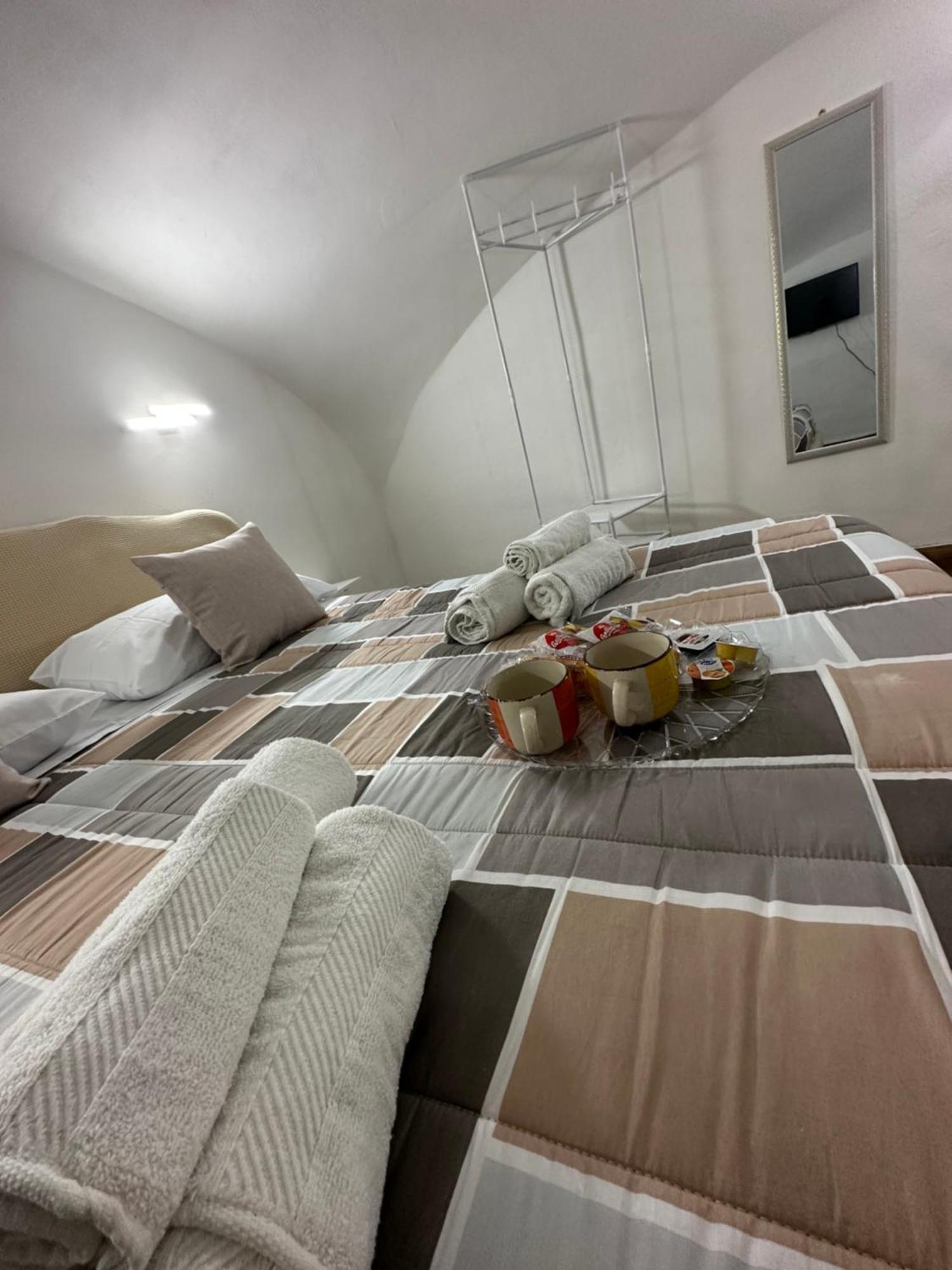 Aurora House Apartment Napoli Bagian luar foto