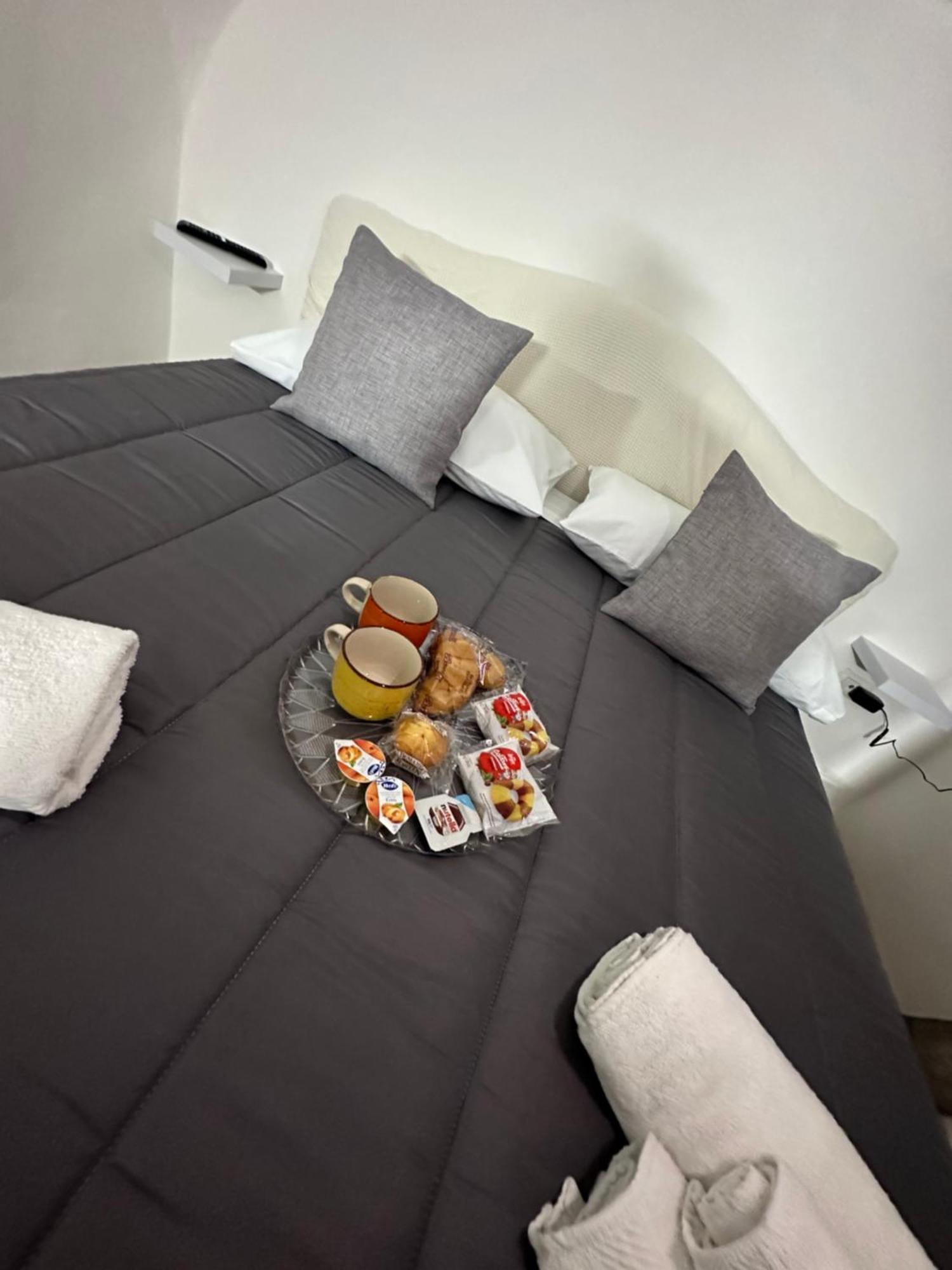 Aurora House Apartment Napoli Bagian luar foto